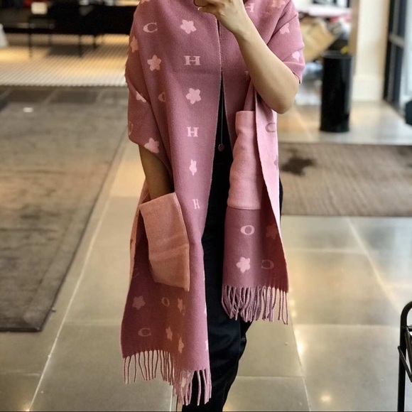 COACH Stars Oversized Pockets Scarf - Picture 4 of 5